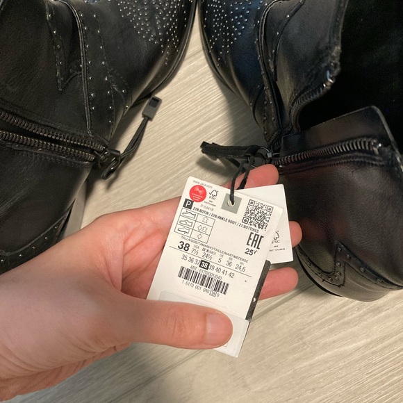 Zara studded ankle leather boots, size 38, us 7.5 - Picture 3 of 4